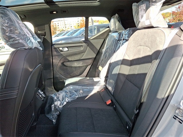 2026 Volvo XC40 B5 Ultra Black Edition