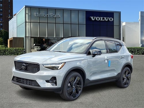 2026 Volvo XC40 B5 Ultra Black Edition