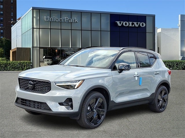 2026 Volvo XC40 B5 Ultra Black Edition