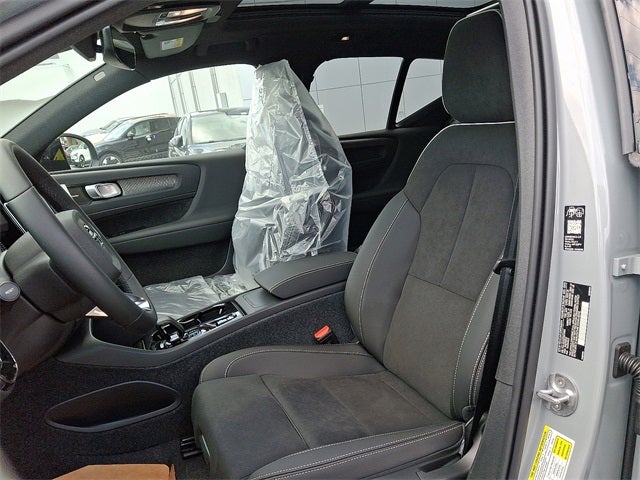 2026 Volvo XC40 B5 Ultra Black Edition