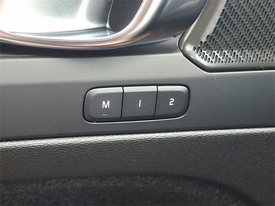 2026 Volvo XC40 B5 Ultra Black Edition