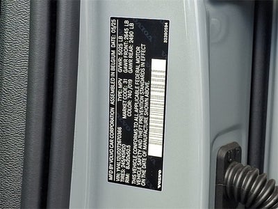 2026 Volvo XC40 B5 Ultra Black Edition