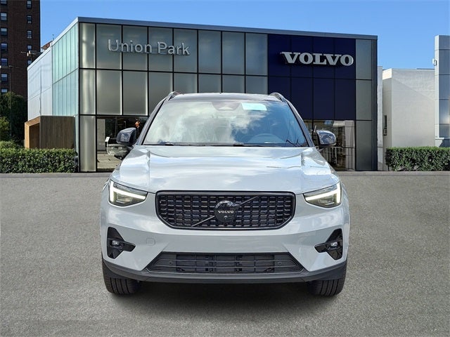2026 Volvo XC40 B5 Ultra Black Edition
