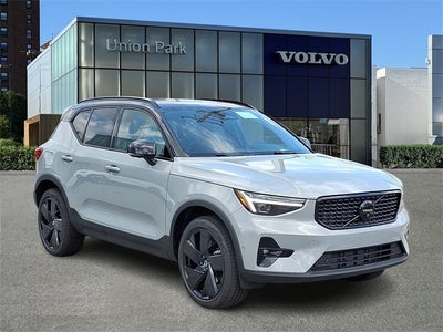 2026 Volvo XC40 B5 Ultra Black Edition