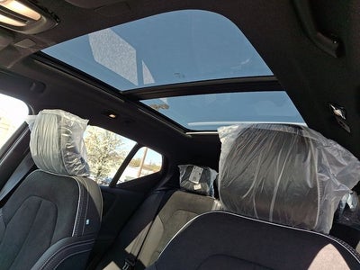 2026 Volvo XC40 B5 Ultra Black Edition