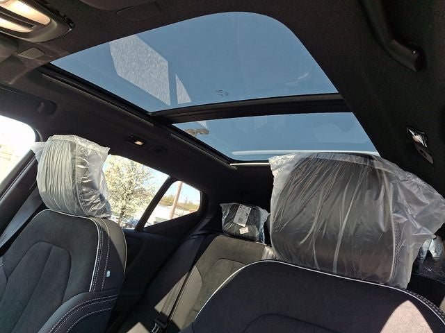 2026 Volvo XC40 B5 Ultra Black Edition