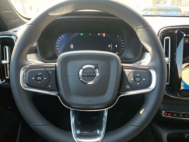2026 Volvo XC40 B5 Ultra Black Edition