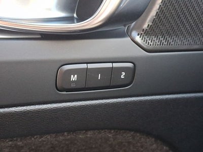 2026 Volvo XC40 B5 Ultra Black Edition