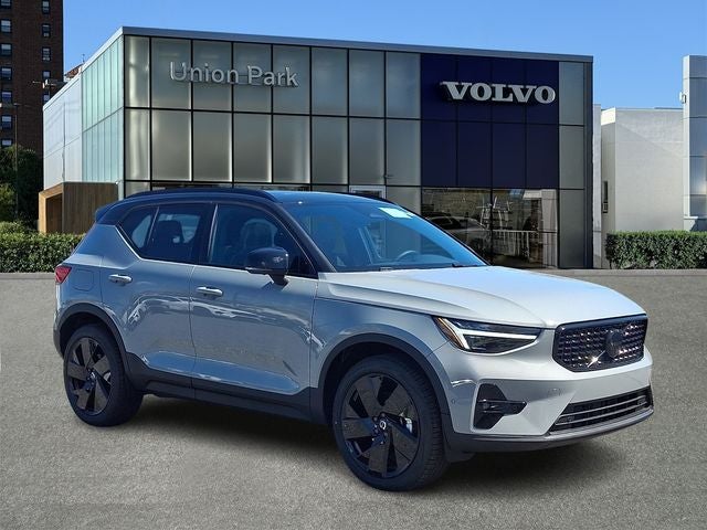 2026 Volvo XC40 B5 Ultra Black Edition