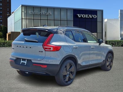 2026 Volvo XC40 B5 Ultra Black Edition