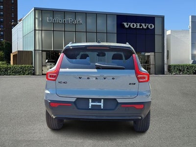 2026 Volvo XC40 B5 Ultra Black Edition