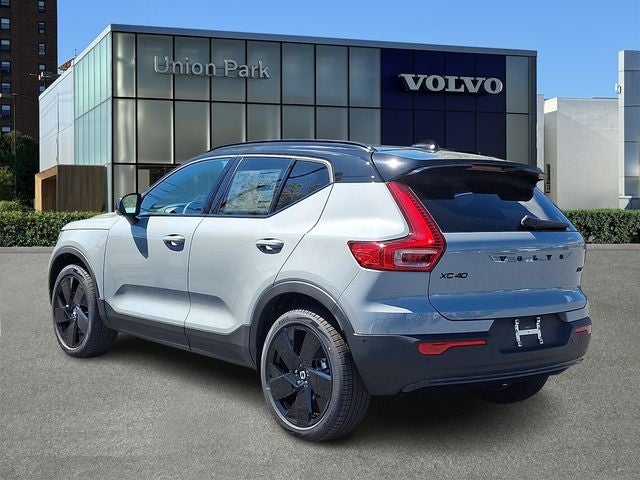 2026 Volvo XC40 B5 Ultra Black Edition