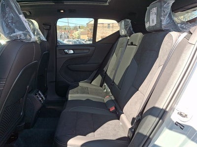 2026 Volvo XC40 B5 Ultra Black Edition