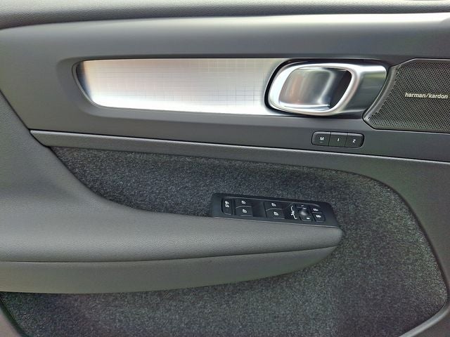 2026 Volvo XC40 B5 Ultra Black Edition