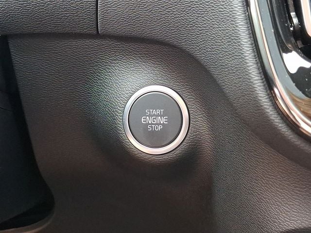 2026 Volvo XC40 B5 Ultra Black Edition