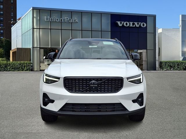 2026 Volvo XC40 B5 Ultra Black Edition