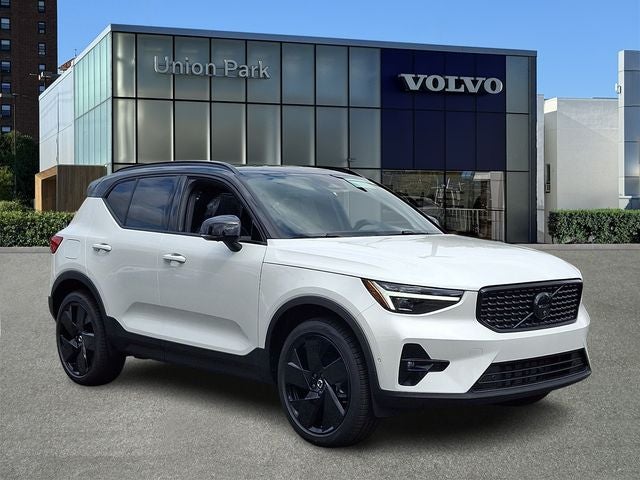 2026 Volvo XC40 B5 Ultra Black Edition