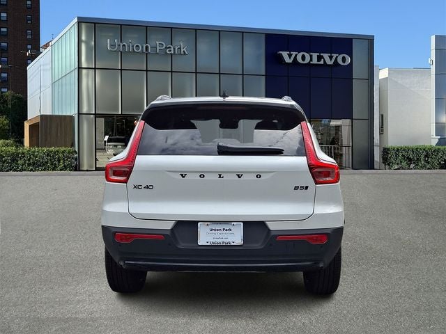 2026 Volvo XC40 B5 Ultra Black Edition