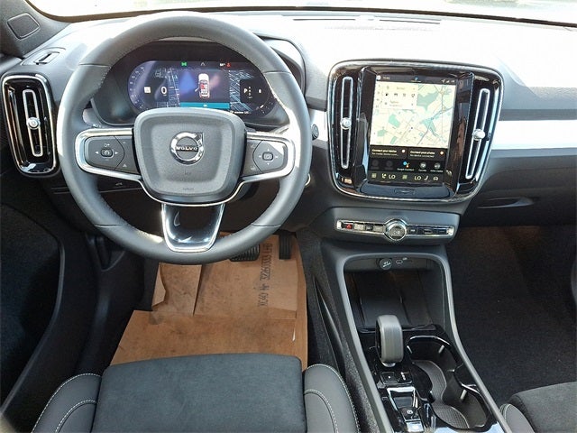 2026 Volvo XC40 B5 Ultra Black Edition