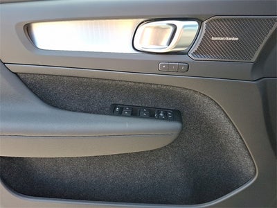 2026 Volvo XC40 B5 Ultra Black Edition