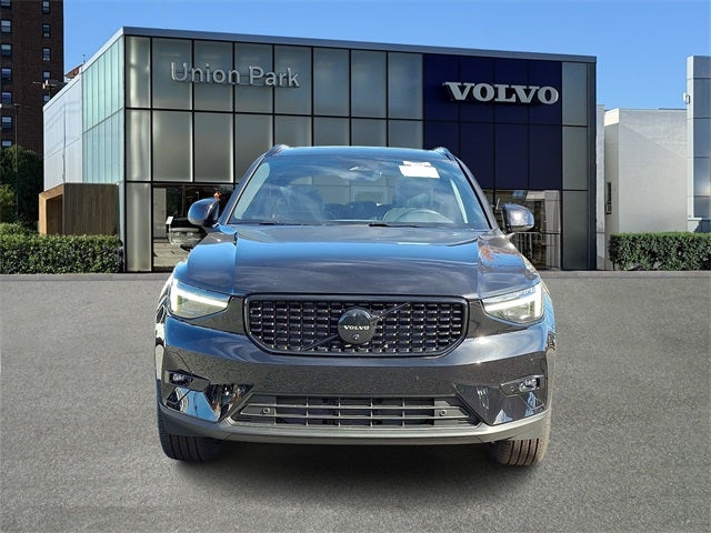 2026 Volvo XC40 B5 Ultra Black Edition