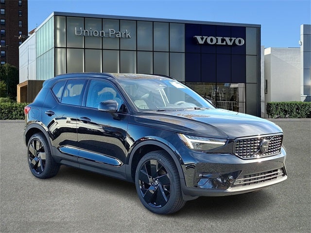 2026 Volvo XC40 B5 Ultra Black Edition