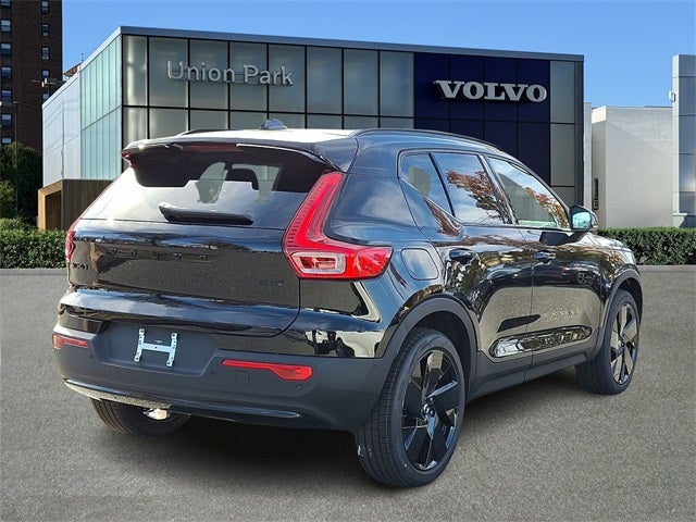 2026 Volvo XC40 B5 Ultra Black Edition