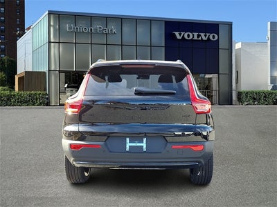 2026 Volvo XC40 B5 Ultra Black Edition