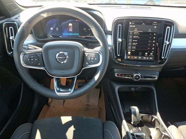 2026 Volvo XC40 B5 Ultra Black Edition