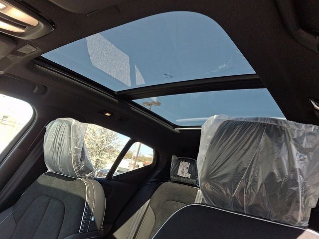 2026 Volvo XC40 B5 Ultra Black Edition