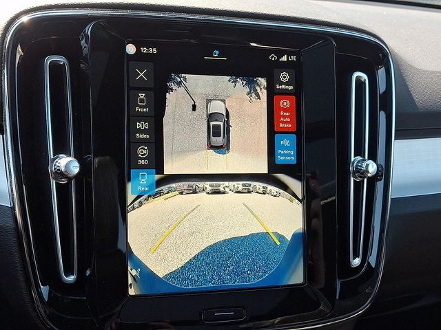 2026 Volvo XC40 B5 Ultra Black Edition