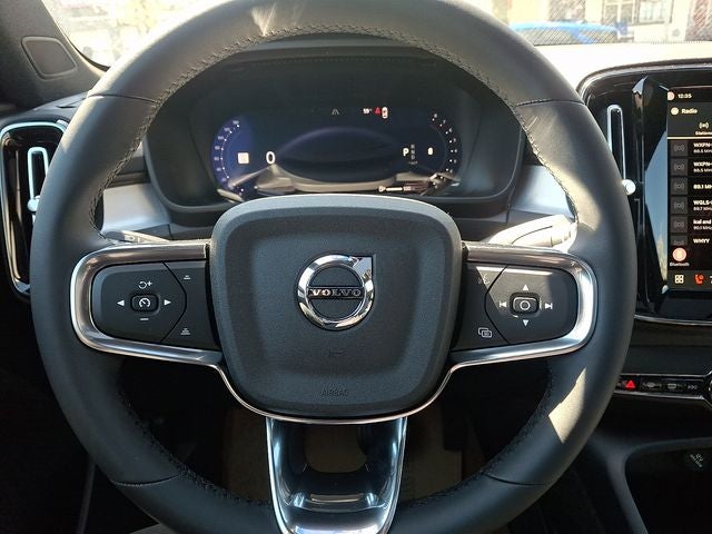 2026 Volvo XC40 B5 Ultra Black Edition