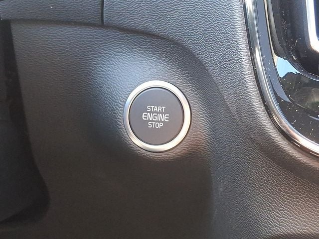 2026 Volvo XC40 B5 Ultra Black Edition