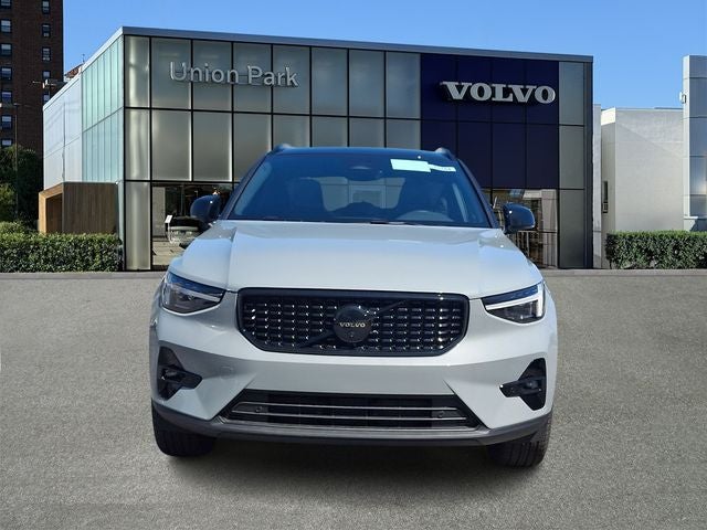 2026 Volvo XC40 B5 Ultra Black Edition