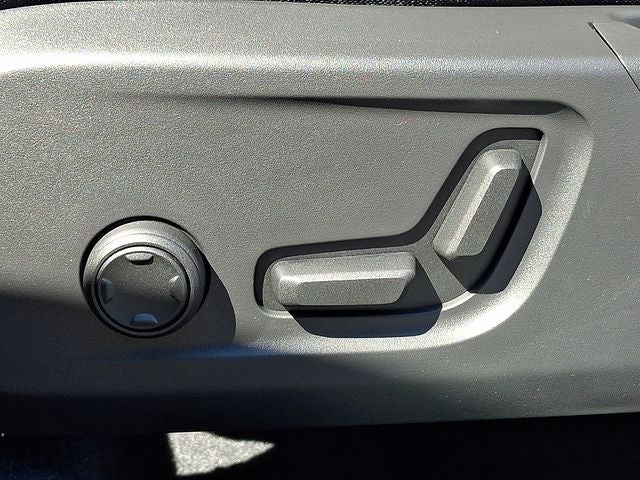 2026 Volvo XC40 B5 Ultra Black Edition