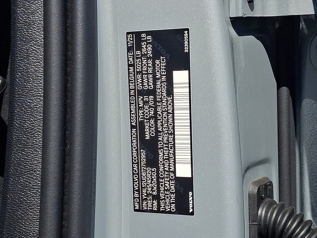 2026 Volvo XC40 B5 Ultra Black Edition