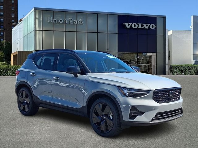 2026 Volvo XC40 B5 Ultra Black Edition