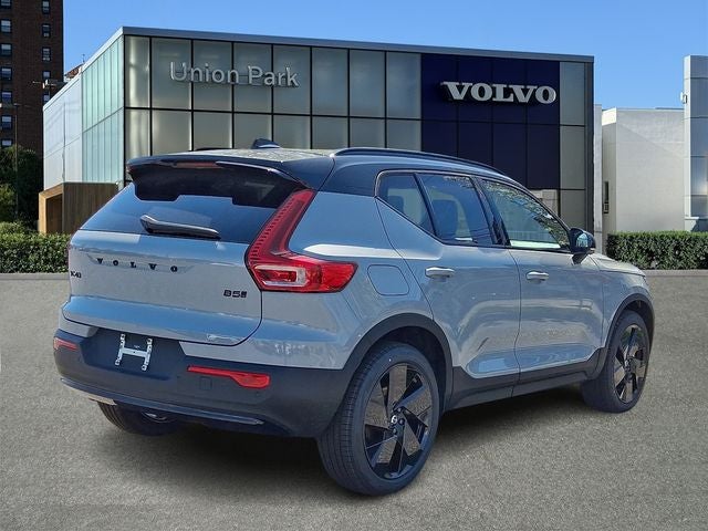 2026 Volvo XC40 B5 Ultra Black Edition