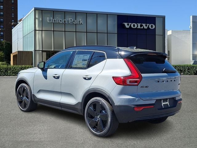2026 Volvo XC40 B5 Ultra Black Edition
