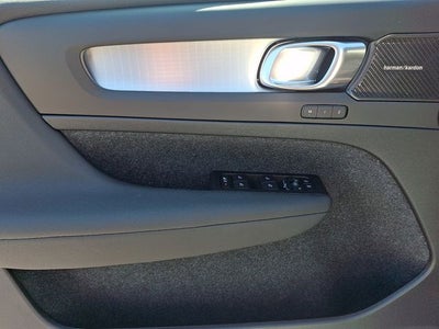 2026 Volvo XC40 B5 Ultra Black Edition
