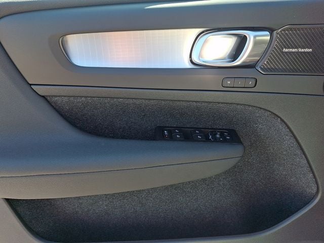 2026 Volvo XC40 B5 Ultra Black Edition