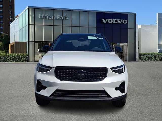 2026 Volvo XC40 B5 Ultra Black Edition