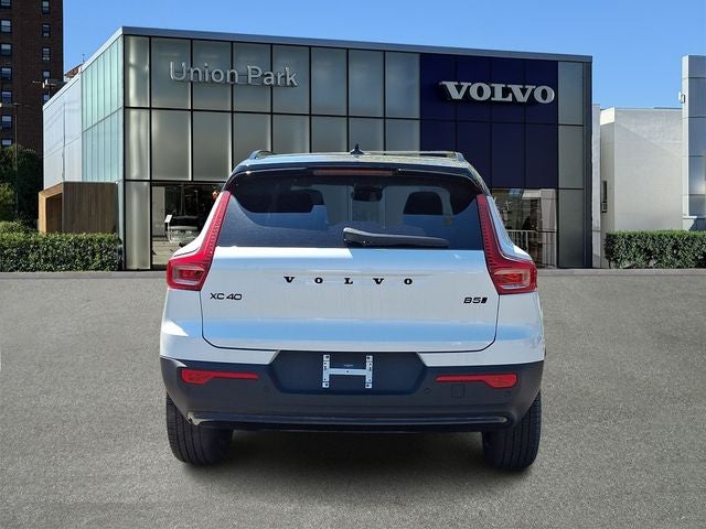 2026 Volvo XC40 B5 Ultra Black Edition