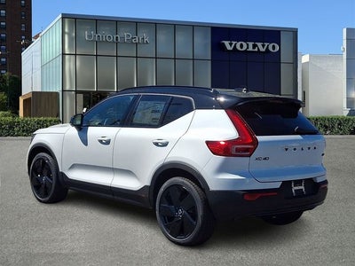 2026 Volvo XC40 B5 Ultra Black Edition