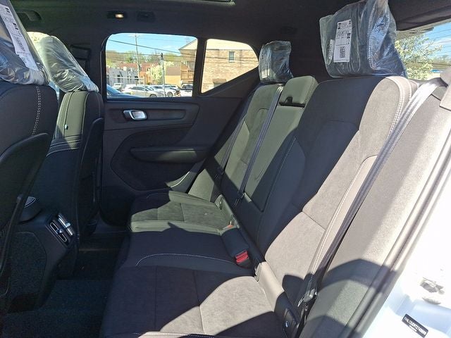 2026 Volvo XC40 B5 Ultra Black Edition