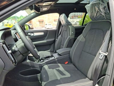2026 Volvo XC40 B5 Ultra Black Edition