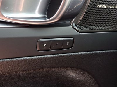 2026 Volvo XC40 B5 Ultra Black Edition