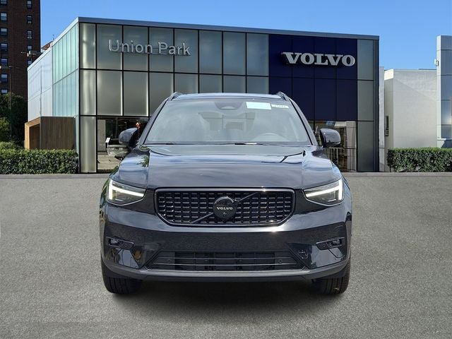 2026 Volvo XC40 B5 Ultra Black Edition