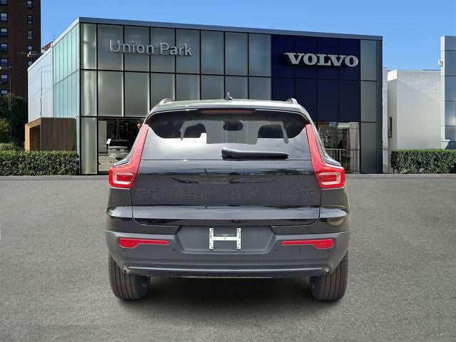 2026 Volvo XC40 B5 Ultra Black Edition
