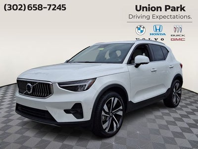 2024 Volvo XC40 B5 Plus Bright Theme